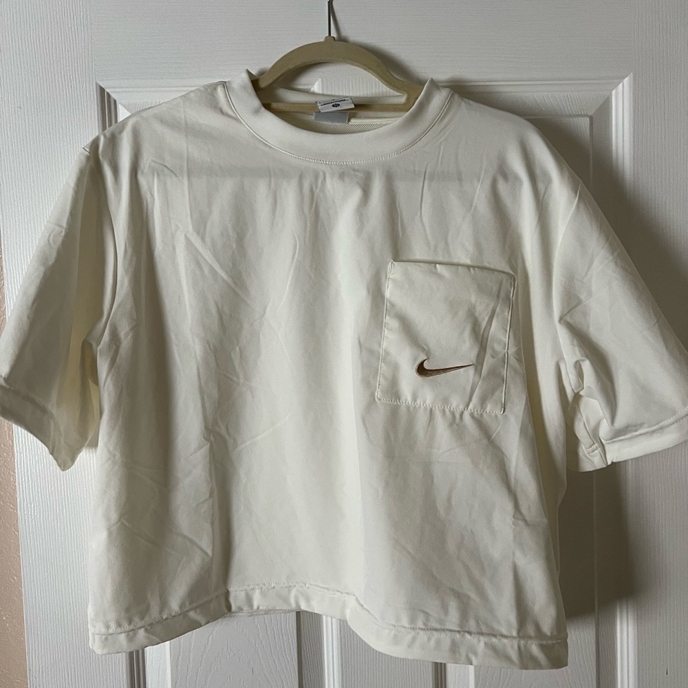Nike cropped dry fit sport shirt. No tags but never work.